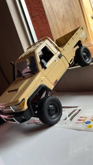 Toyota Land Cruiser LC79 RC Crawler - Nuevo