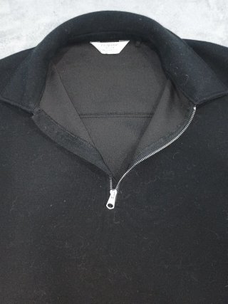 Sudadera negra con cremallera