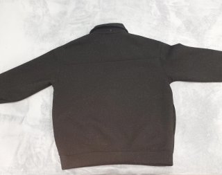 Sudadera negra con cremallera