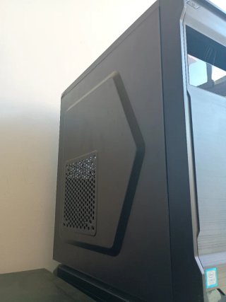 40 Cajas de PC Negras y Grises
