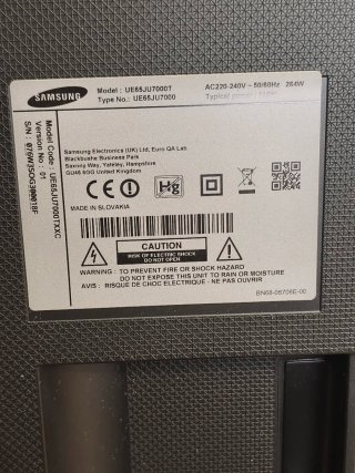 TV Samsung 65" Smart TV para anclar en pared