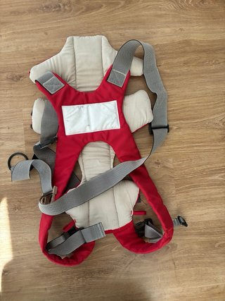 Mochila portabebés roja