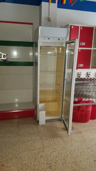 Estanterías y mobiliario comercial