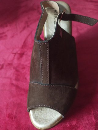 Sandalias de cuña marrones