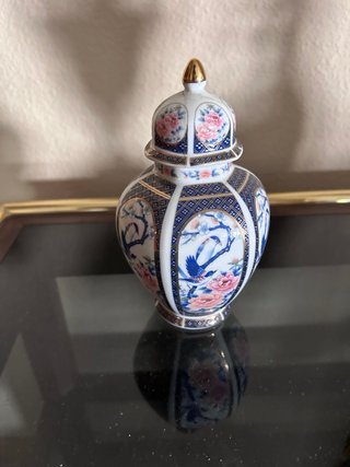 Jarrón decorativo de porcelana con tapa