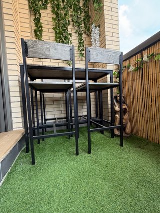 Mesa alta y 4 sillas para terraza