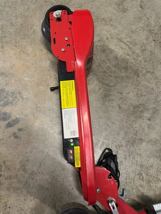 Patinete eléctrico infantil rojo