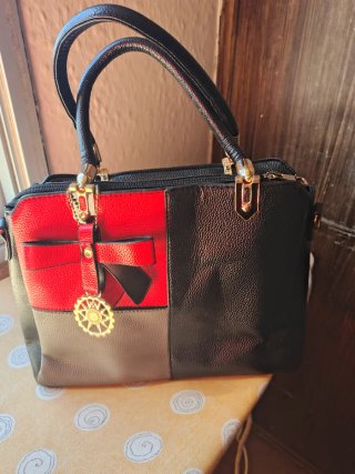 Bolso Negro y Rojo