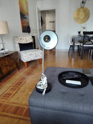 Flexo de mesa negro y plateado