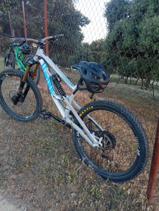 Canyon DH Torque bici