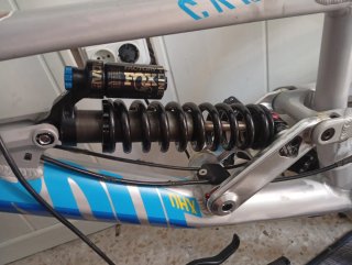 Canyon DH Torque bici