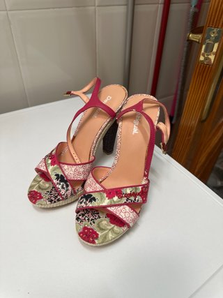 Sandalias Desigual tacón alto
