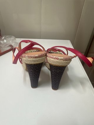 Sandalias Desigual tacón alto