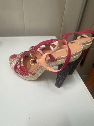 Sandalias Desigual tacón alto