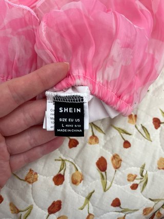 Blusa rosa de verano con volantes