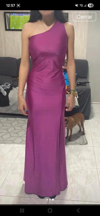 Vestido morado elegante espalda descubierta