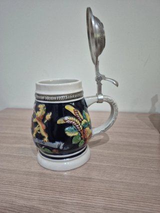 (o 20 € ciascuna) Bicchieri di birra in ceramica con