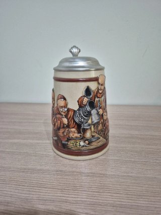 (o 20 € ciascuna) Bicchieri di birra in ceramica con