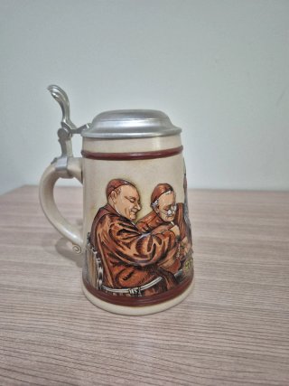 (o 20 € ciascuna) Bicchieri di birra in ceramica con