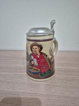 (o 20 € ciascuna) Bicchieri di birra in ceramica con