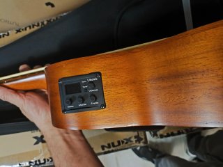 Ukelele Bajo Eléctrico acustico