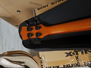 Ukelele Bajo Eléctrico acustico