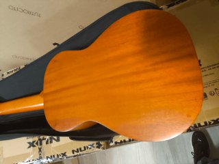 Ukelele Bajo Eléctrico acustico