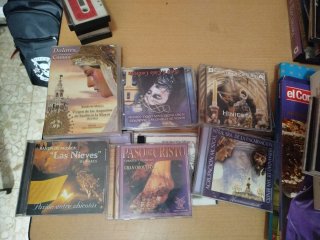 Lote 20 CD, 20 DVD,5 Libros y casette Semana Santa