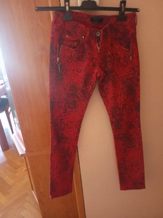 Pantalones Guess Estampado Animal Rojo