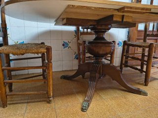 Mesa de comedor o cocina ovalada y 5 sillas