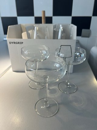 Lote de vajilla y vasos IKEA – 30 € todo