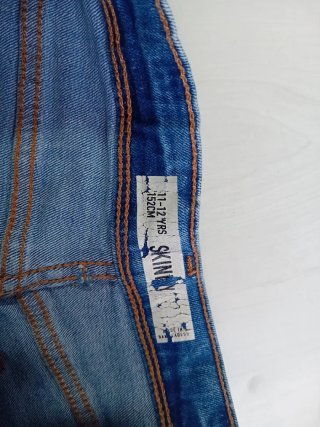 Pantalón vaquero largo niña