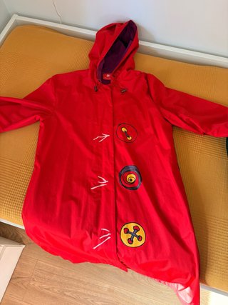 Chubasquero rojo mujer Talla S dibujos