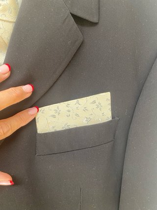 Traje de Novio Negro y bordados plateados