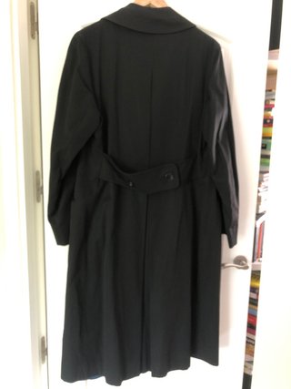 Gabardina negra clásica