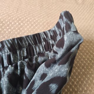 Falda midi estampado leopardo