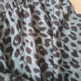 Falda midi estampado leopardo