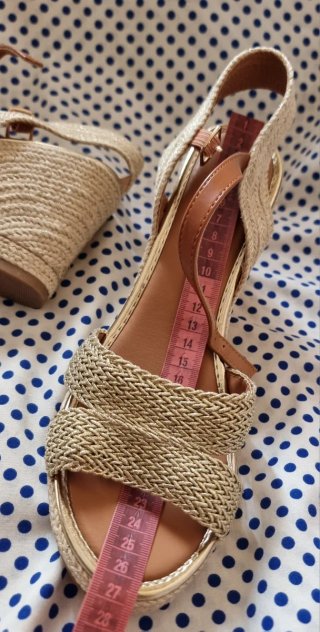 Cuñas doradas nuevas mujer talla 41