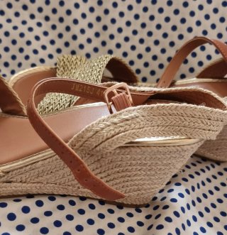 Cuñas doradas nuevas mujer talla 41