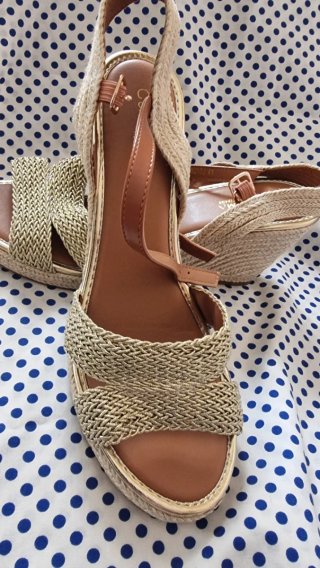 Cuñas doradas nuevas mujer talla 41