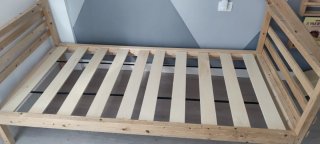 Cama infantil tipo cabaña de madera