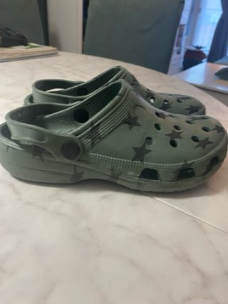Chanclas niño verdes con estrellas