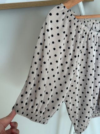 Top Oysho beige canalé lunares negro talla única