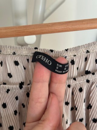 Top Oysho beige canalé lunares negro talla única