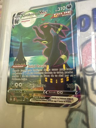 Umbreon VMAX Golpe Brusco 215/203 Español