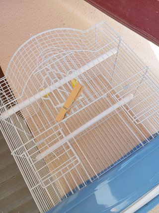 Jaula para pájaros blanca y azul