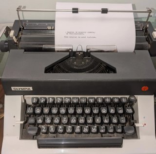 Máquina Escribir Olympia SG3 + Mesa