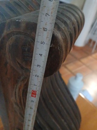 Ménsulas de madera antiguas talladas