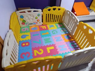 Parque infantil con suelo de goma EVA