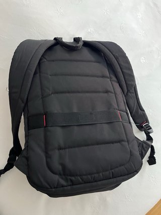 Mochila Samsonite Negra con detalles rojos